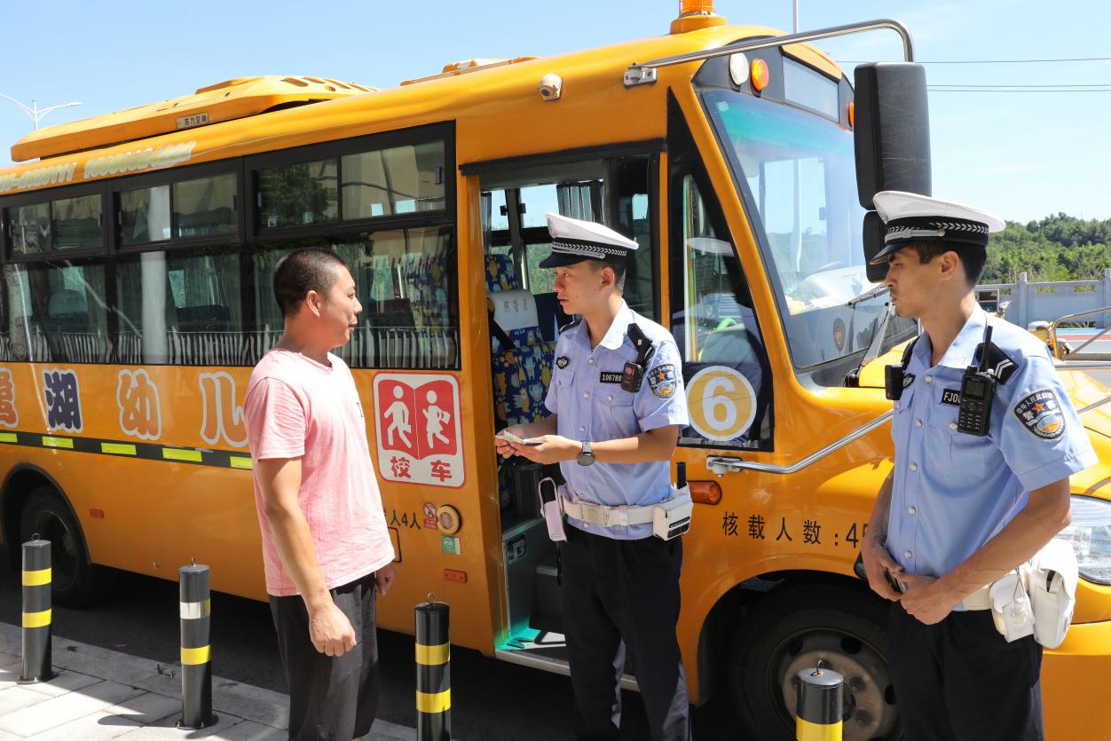 四川广安：联合“体检”幼儿园校车迎开学
